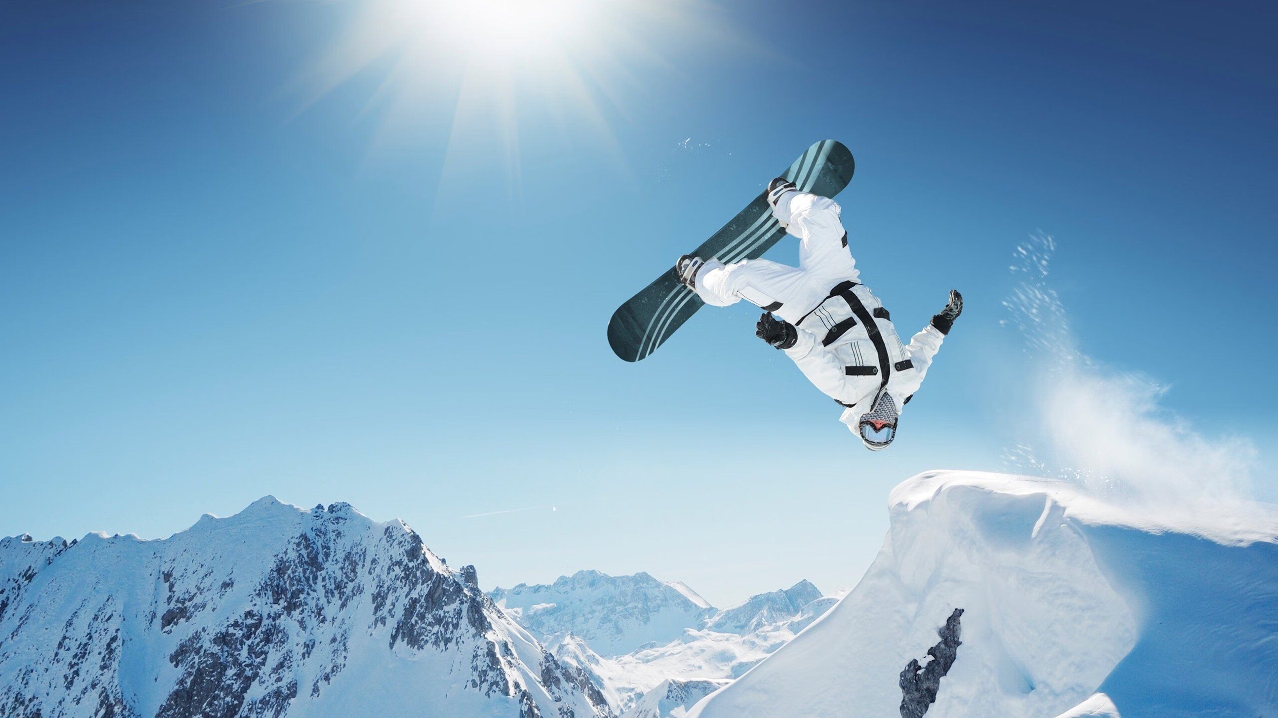 世界杯：媒体评选“最感人一幕”——球员安慰哭泣的对手小球迷